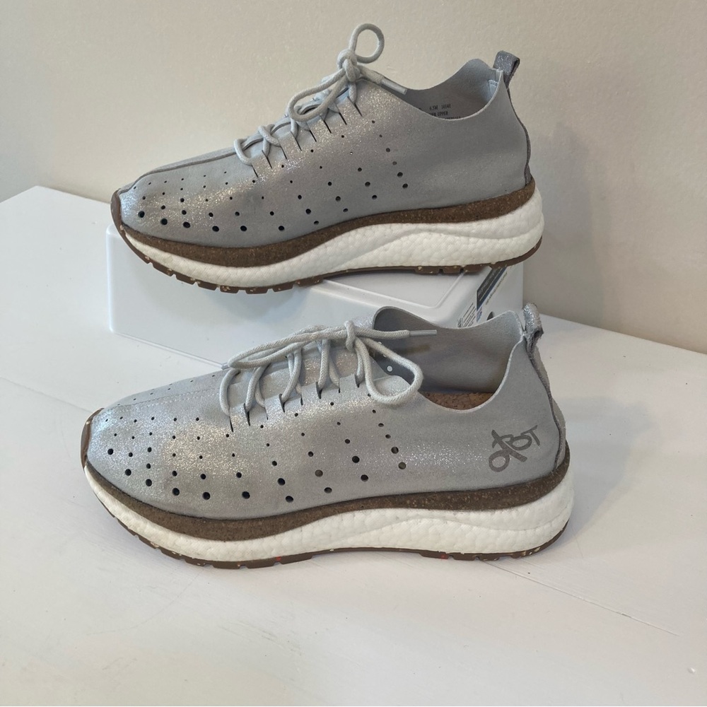 OTBT Alstead Sneakers Sz 6.5 Womens Silver Lace Up Leather Shoes